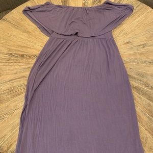 Maxi/off the shoulder dress with pockets!